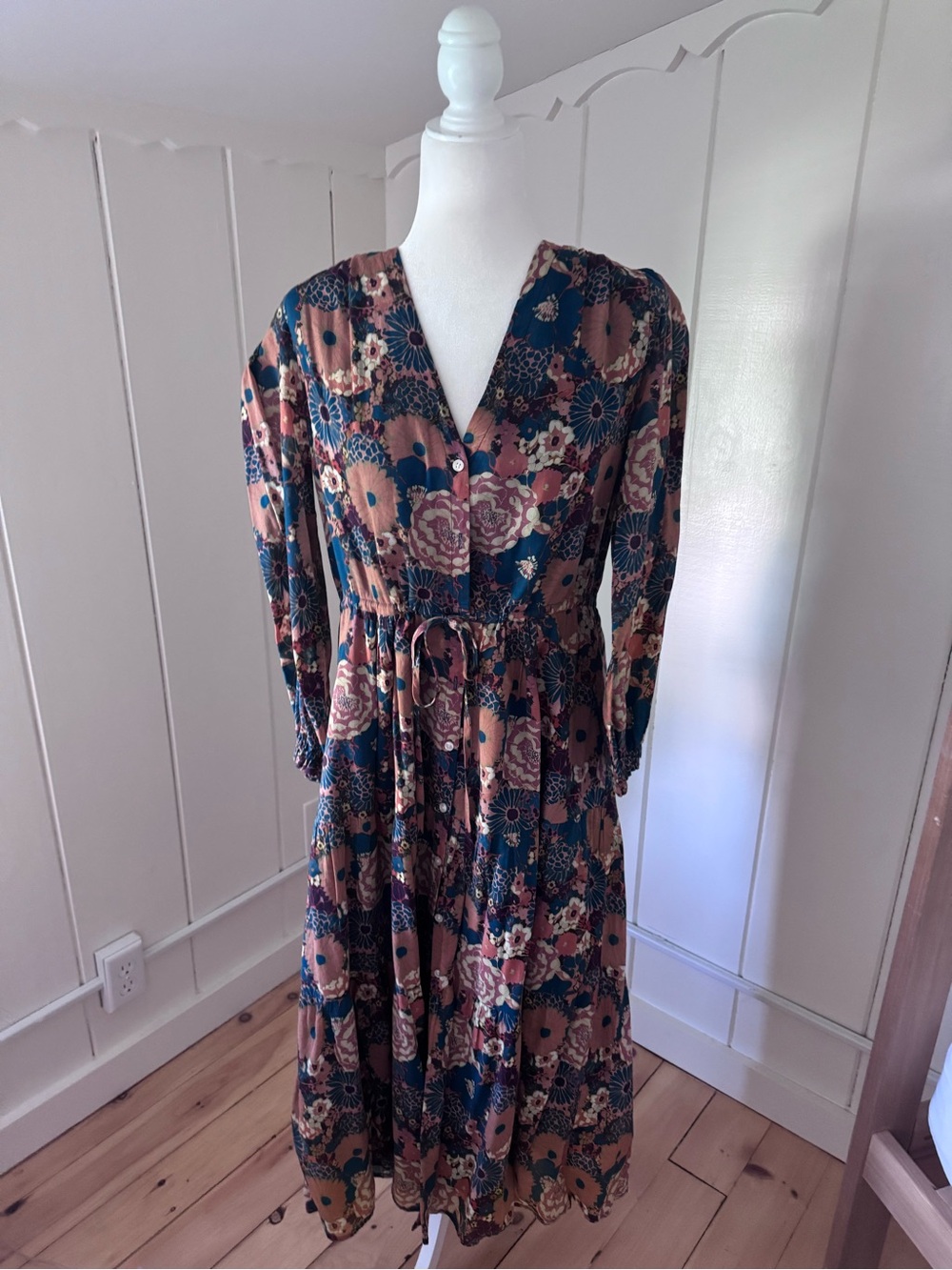 Trovata Birds of Paradise Floral V‑Neck Midi Dress with Waist Tie